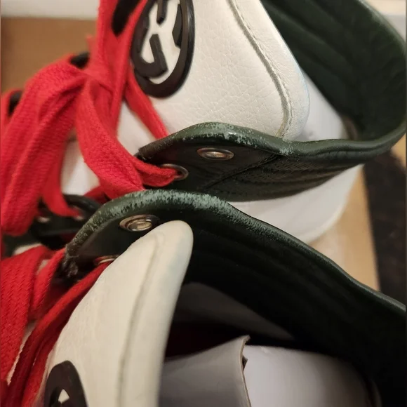 Gucci Hi-top leather sneakers with matching belt set. Size 100/40